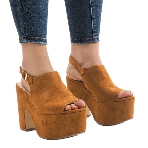 Kamelisandaalit massiivisella 8263CA -lohkolla beige 1