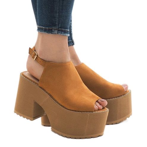 Kamelisandaalit massiivisella B8290 -lohkolla ruskea 2