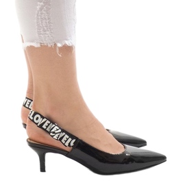 Mustat pumput HD-28-kantapäässä 1