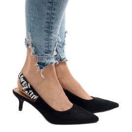 Mustat pumput HD-33-kantapäässä 1