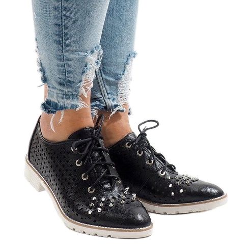 Mustat avokengät G-106-2 nastoilla 1