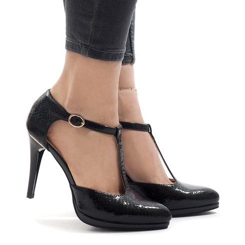 A509-22-2-pilarin mustat pumput 1