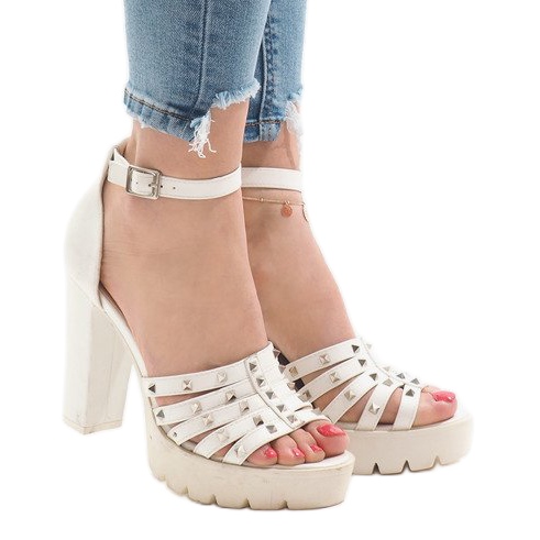 Valkoiset sandaalit postissa HQ8682 valkoinen 2