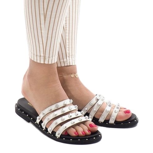 Valkoiset tossut LK-2802-nastoilla valkoinen 1