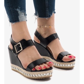 Hopealla lakatut kiilamaiset sandaalit 17060-73 musta 1