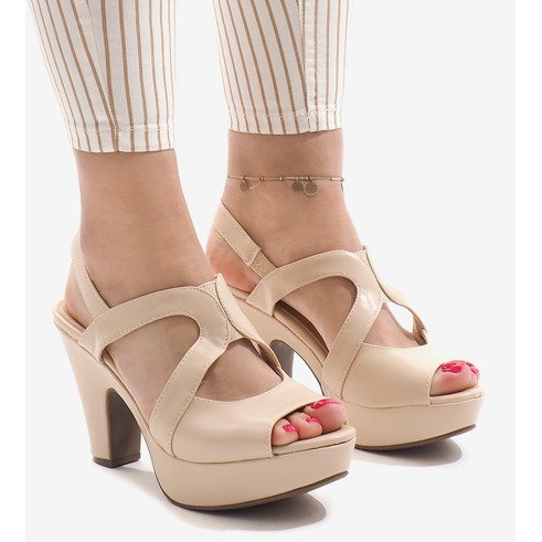Beige korkeakorkoiset sandaalit BL1501 1