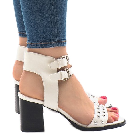 Valkoiset korkokengät sandaalit 77-12 valkoinen 2