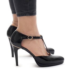 A509-22-1-pilarin mustat pumput 1