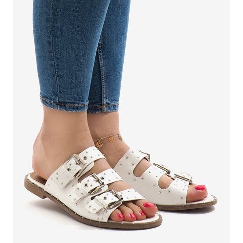 Valkoiset tossut, joissa nastat ja solki F-3659 valkoinen 1