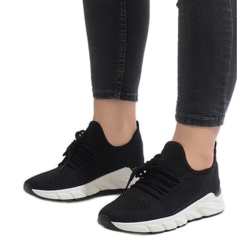 7766-Y mustat urheilukengät 1