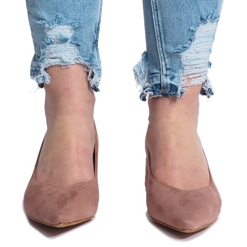 Vaaleanpunaiset pumput sydänpylväässä vaaleanpunainen 1