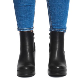 Saappaat kantapäällä, jossa joustava X9098 musta 1