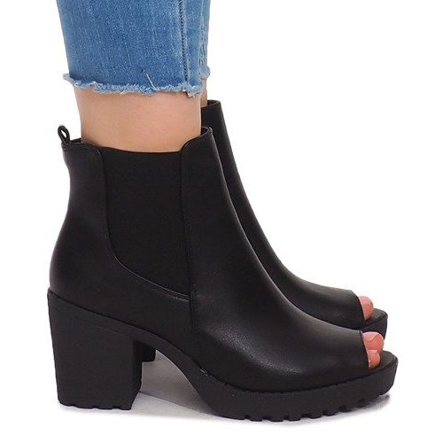 Avaa saappaat postissa B2890 musta 2