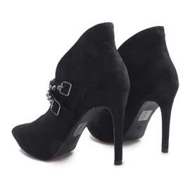 Mustat saappaat tikkukorkolla Karine 1