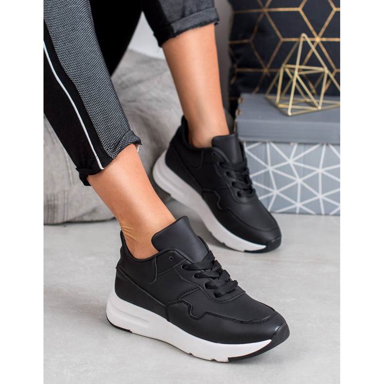 SHELOVET Mustat lenkkarit 1