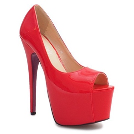 Korkeat lakatut nastat D913 -punaisella alustalla punainen 1