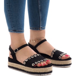 Mustat sandaalit 99-46-alustalla 1