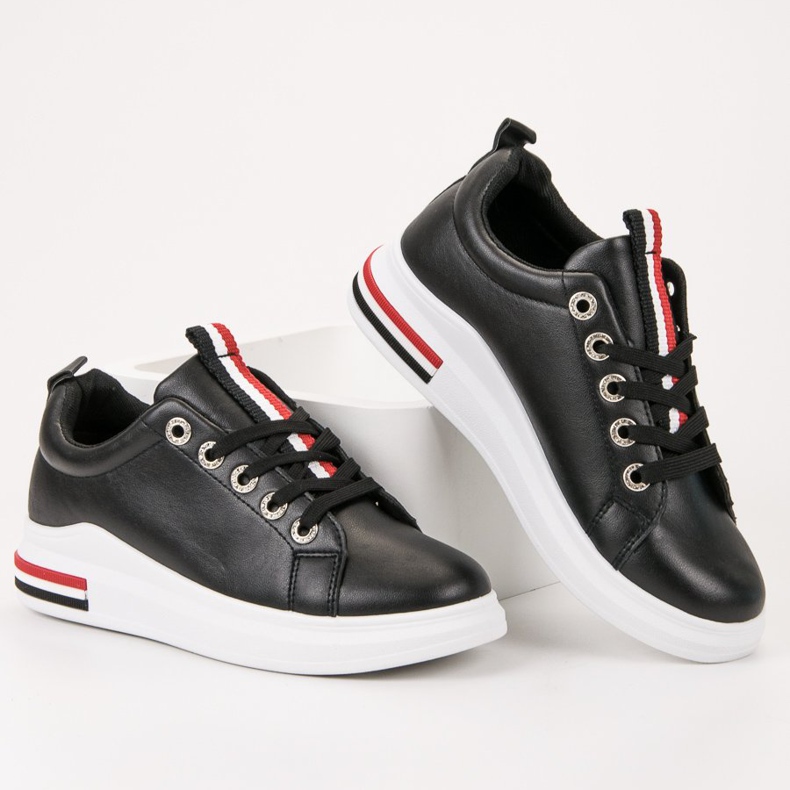 SHELOVET Mustat urheilukengät 1