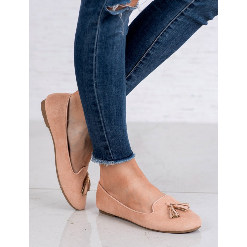 Queentina Herrat, joilla on reunat vaaleanpunainen 1