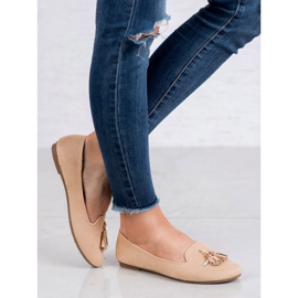 Queentina Herrat, joilla on reunat ruskea 2