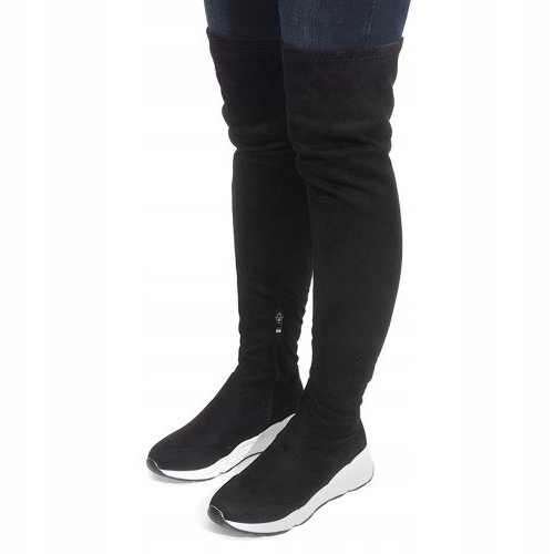 Saappaat valkoisella pohjalla 6680-PG musta 1