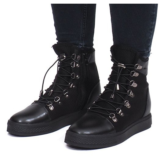 Mathilden mustat, aukkoiset kiilamaiset lenkkarit 1