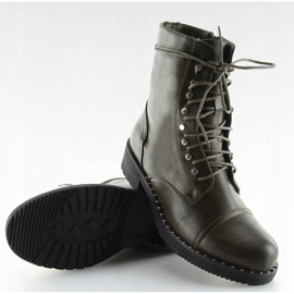 Vihreät saappaat nastoilla B0-193 Vihreä 1