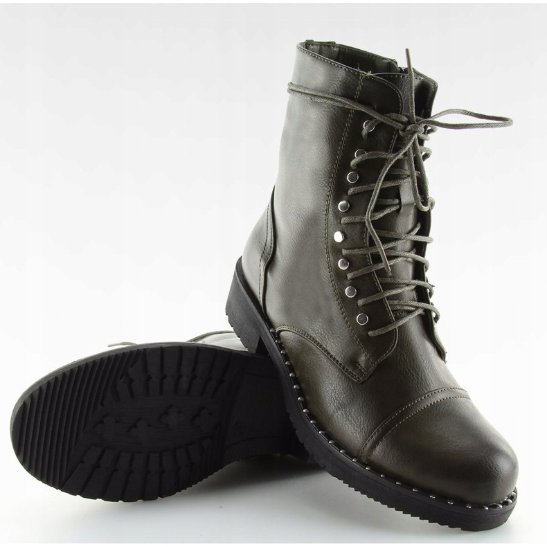 Vihreät saappaat nastoilla B0-193 Vihreä 1