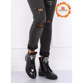 Mustat lakatut naisten saappaat NC866 musta 1