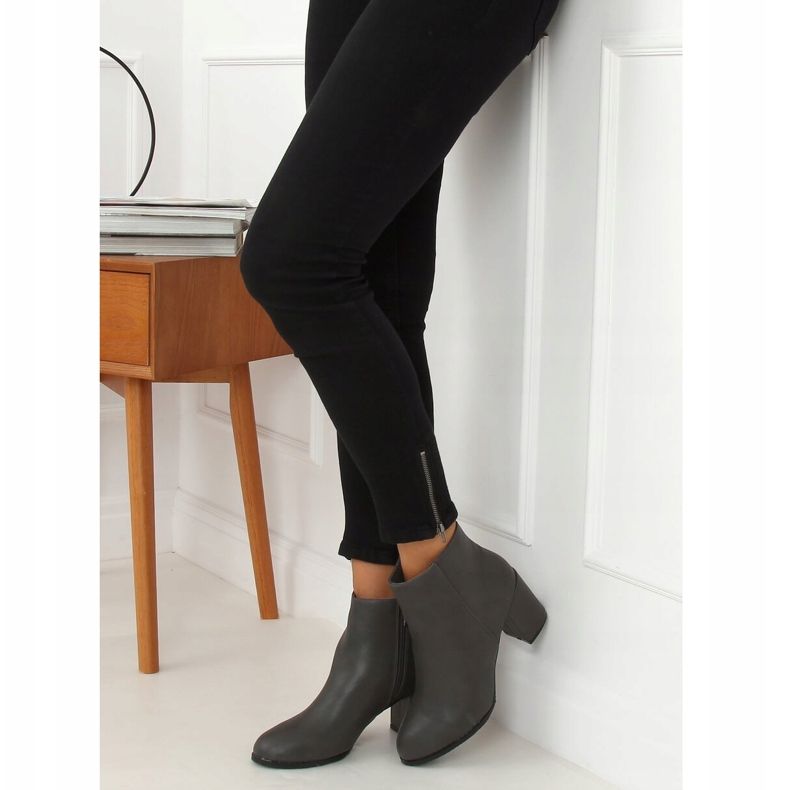 Klassiset harmaat korkokengät 77-71 Harmaa 2