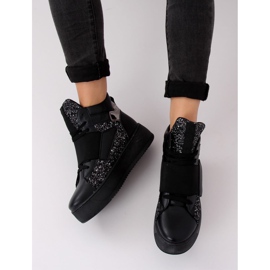 Mustat lenkkarit LA56 musta 2