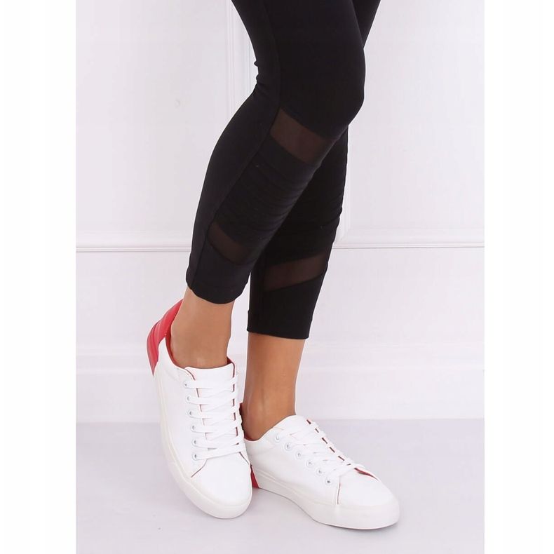 Naisten lenkkarit valkoinen ja punainen A88-29 W-RED 1