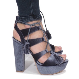 Harmaat sandaalit One Love velour -pylväässä 1