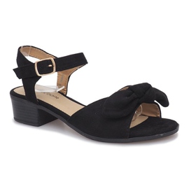 Noemian mustat korkokengät 1