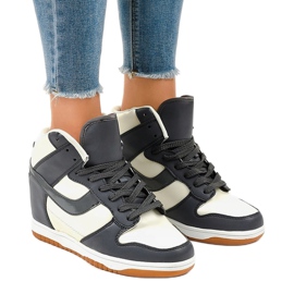 Beige lenkkarit, joissa nauhakiillot 0056-2 1