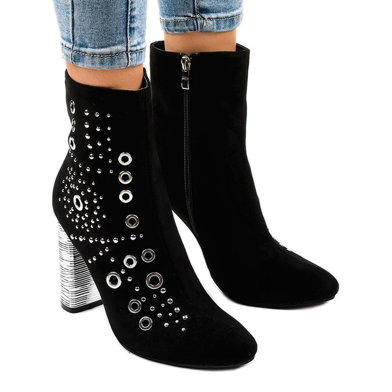 Mustat mokkanahkaiset nilkkurit AE28P -pylväässä 1