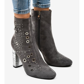 Harmaat mokkakengät AE28P -pylväässä 1