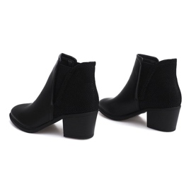 Saappaat postitse pyyhekumilla K77 musta 1