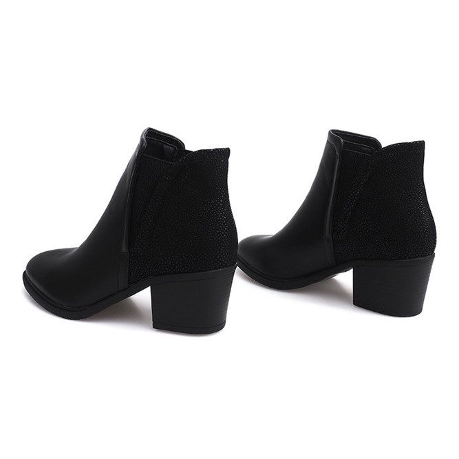 Saappaat postitse pyyhekumilla K77 musta 1