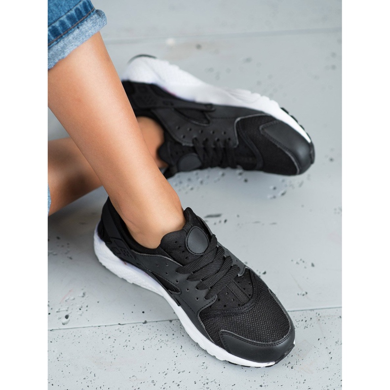 SHELOVET Mustat urheilukengät 1