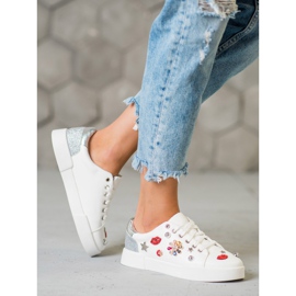 Bestelle Urheilukengät laastareilla valkoinen 1