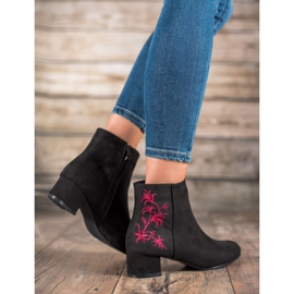 Small Swan Saappaat sovelluksella musta 1