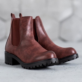 Jennika Saappaat alustalla punainen 1