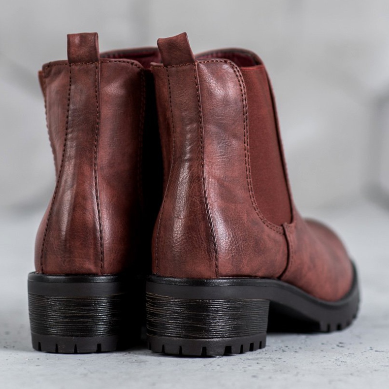 Jennika Saappaat alustalla punainen 2