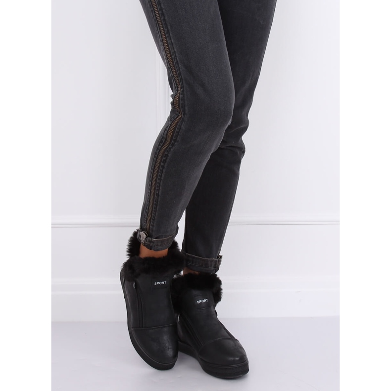 Mustat nilkkakorkeat lenkkarit turkiksella W19-29 Musta 2