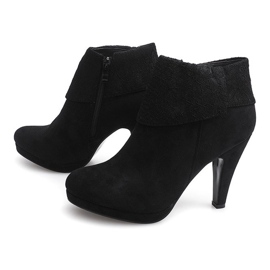 Tyylikkäät saappaat korkokenkäpitsillä 6-67 musta 1