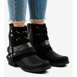 Mustat eristetyt saappaat, runsaasti koristeltu A-351 1