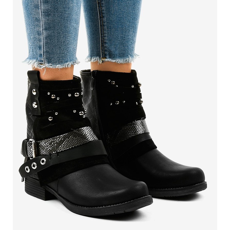 Mustat eristetyt saappaat, runsaasti koristeltu A-351 1