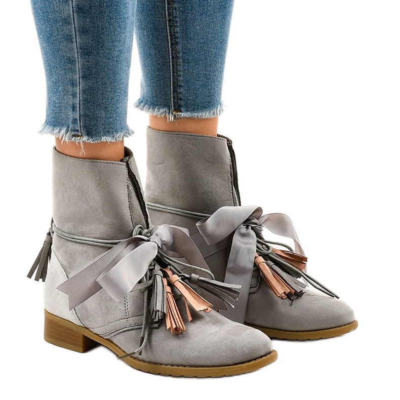 Harmaat litteät saappaat, sidottu hapsuilla A-226 1