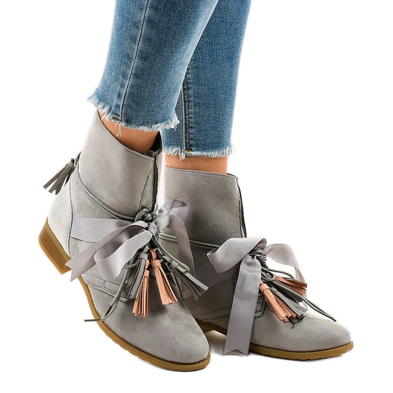 Harmaat litteät saappaat, sidottu hapsuilla A-226 2